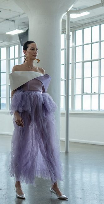In the glamorous world of high fashion, where the spotlight is often reserved for the industry giants, a small fashion brand from Serbia has managed to capture the attention of fashion enthusiasts and critics alike. With remarkable success in its first year since its inception, this brand made its mark at the prestigious New York Fashion Week.
